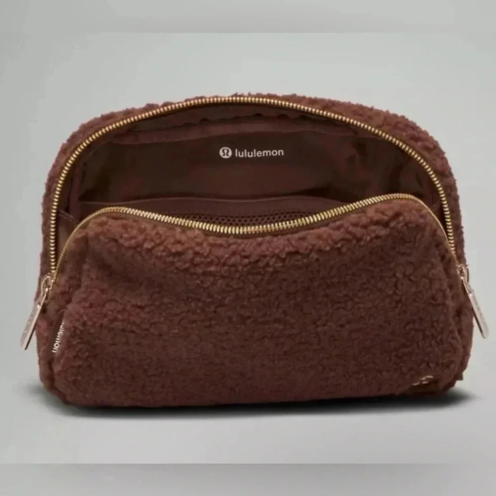 NWT LULULEMON BROWN 2L EVERYWHERE BELT BAG FUZZY. No longer available in stores - Picture 5 of 5